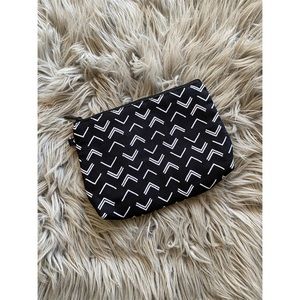 Thirty-One Mini Zipper Pouch - Tip Top Chevron▪️▫️